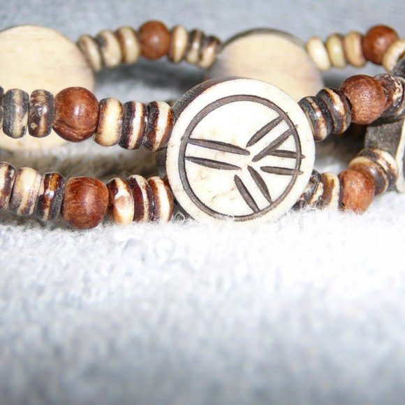 Peace Sign Resin and Wood Beads Stretch Bracelet Multicolor - Picture 2 of 3